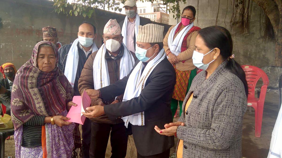 बुटवलमा जनप्रतिनिधि चुनिएयता ६ सय ५० जनाले पाए लालपुर्जा